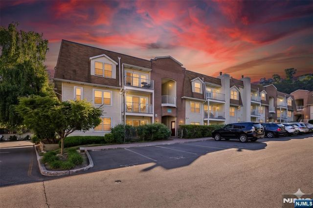 100 Crown Court 471, Edgewater, NJ 07020