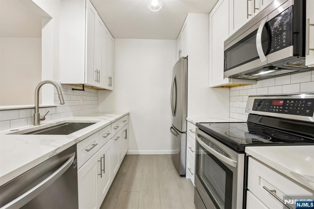 100 Crown Court 471, Edgewater, NJ 07020