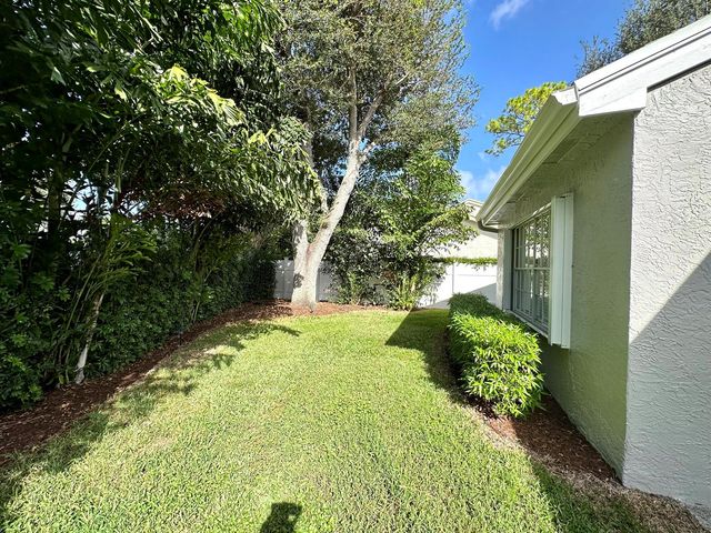 1000 Lake Breeze Drive, Wellington, FL 33414