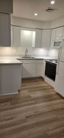 284 N Main St 4, Mansfield, MA 02048