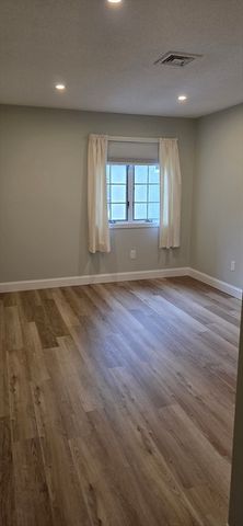 284 N Main St 4, Mansfield, MA 02048