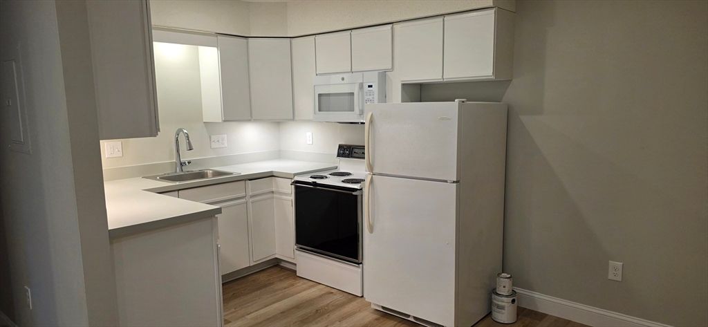 284 N Main St 4, Mansfield, MA 02048