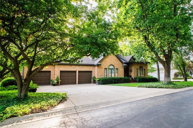 12668 Sherwood Drive, Leawood, KS 66209