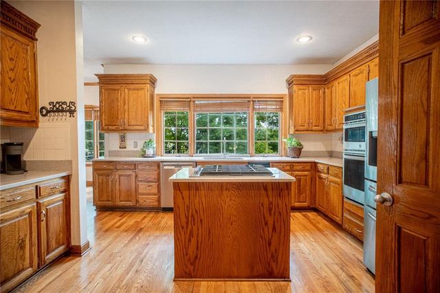 12668 Sherwood Drive, Leawood, KS 66209