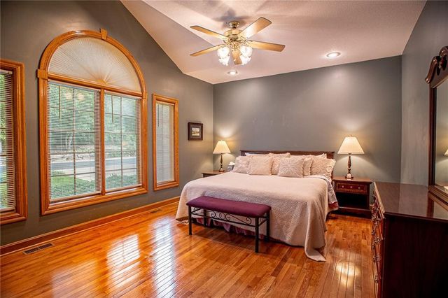 12668 Sherwood Drive, Leawood, KS 66209
