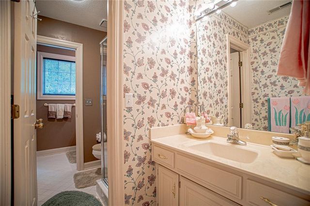 12668 Sherwood Drive, Leawood, KS 66209