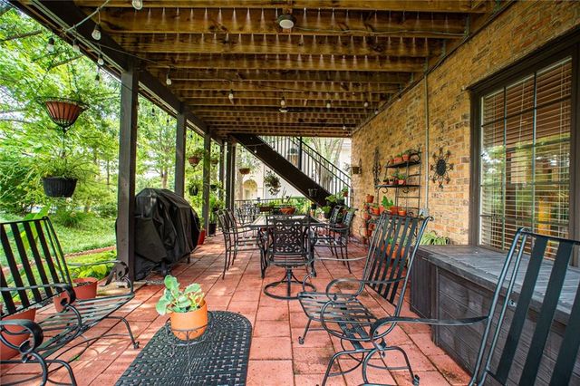 12668 Sherwood Drive, Leawood, KS 66209