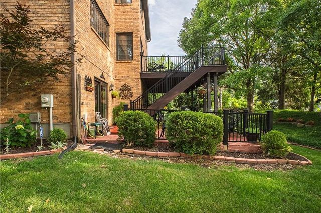 12668 Sherwood Drive, Leawood, KS 66209