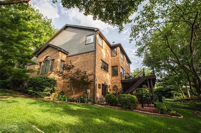 12668 Sherwood Drive, Leawood, KS 66209