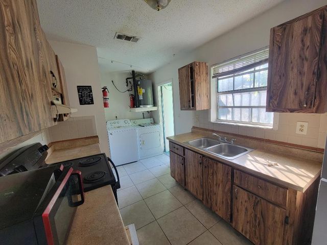 4901 Spruce Avenue SE, West Palm Beach, FL 33407