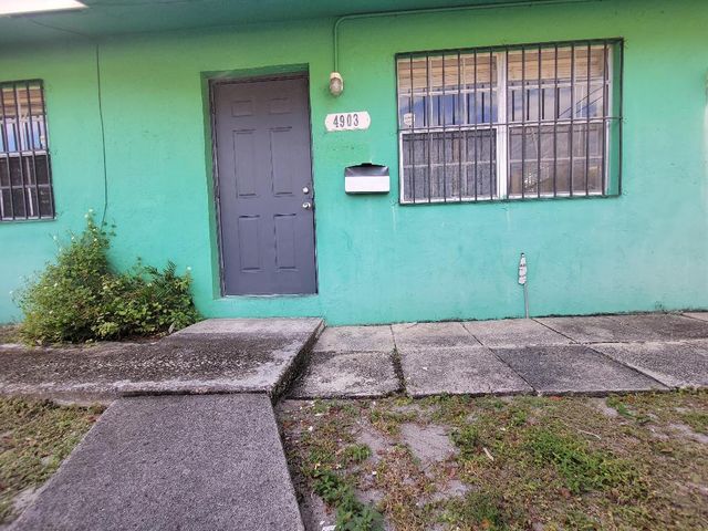 4901 Spruce Avenue SE, West Palm Beach, FL 33407