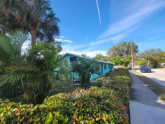 4901 Spruce Avenue SE, West Palm Beach, FL 33407