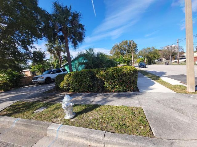 4901 Spruce Avenue SE, West Palm Beach, FL 33407