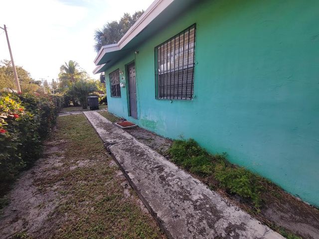 4901 Spruce Avenue SE, West Palm Beach, FL 33407