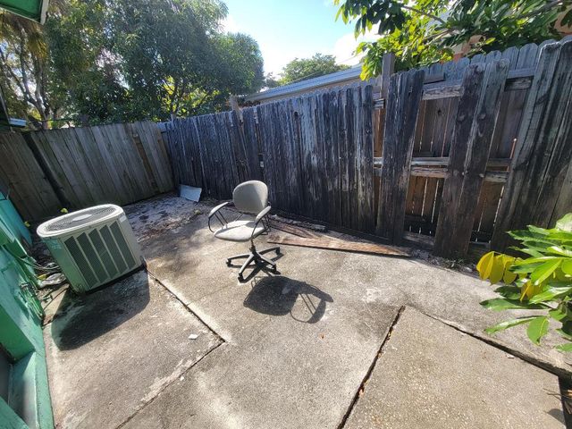 4901 Spruce Avenue SE, West Palm Beach, FL 33407