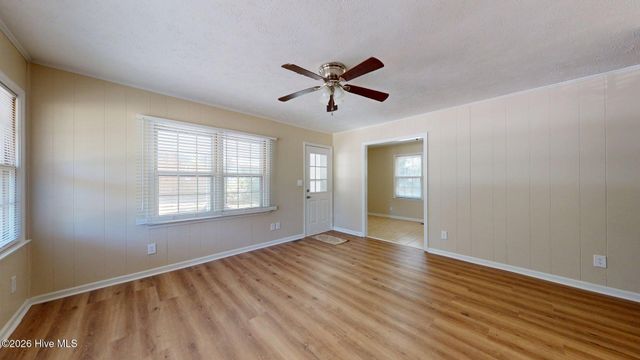 1240 W Michigan Avenue, Southern Pines, NC 28387