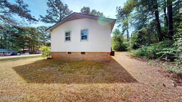 1240 W Michigan Avenue, Southern Pines, NC 28387