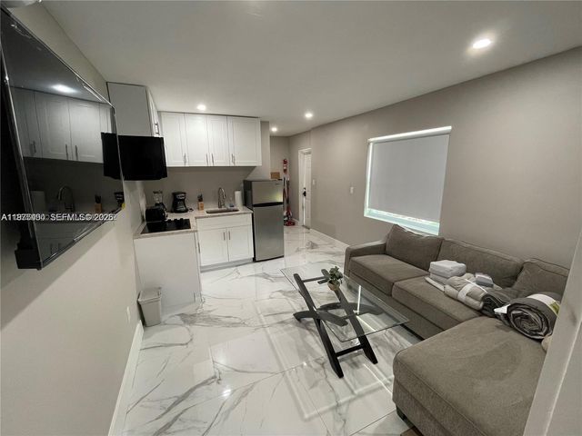 4910 SW 28th Ter 3, Dania Beach, FL 33312