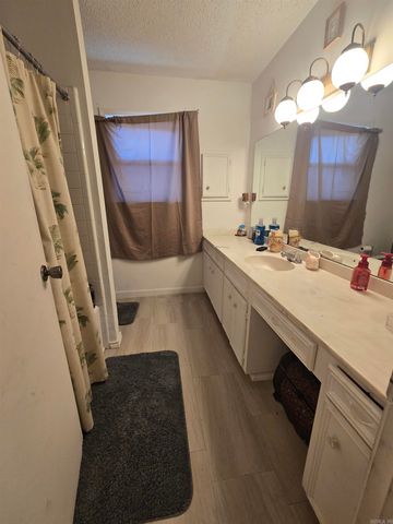 8408 Griggs Rd, Pine Bluff, AR 71603