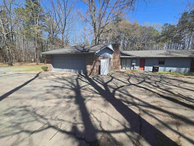 8408 Griggs Rd, Pine Bluff, AR 71603