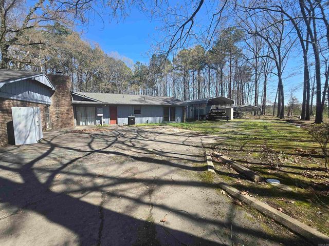 8408 Griggs Rd, Pine Bluff, AR 71603