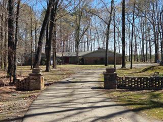 8408 Griggs Rd, Pine Bluff, AR 71603