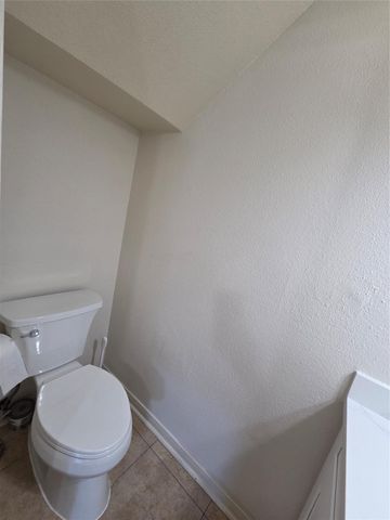 2120 El Paseo Street 2106, Houston, TX 77054