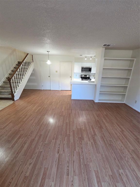 2120 El Paseo Street 2106, Houston, TX 77054