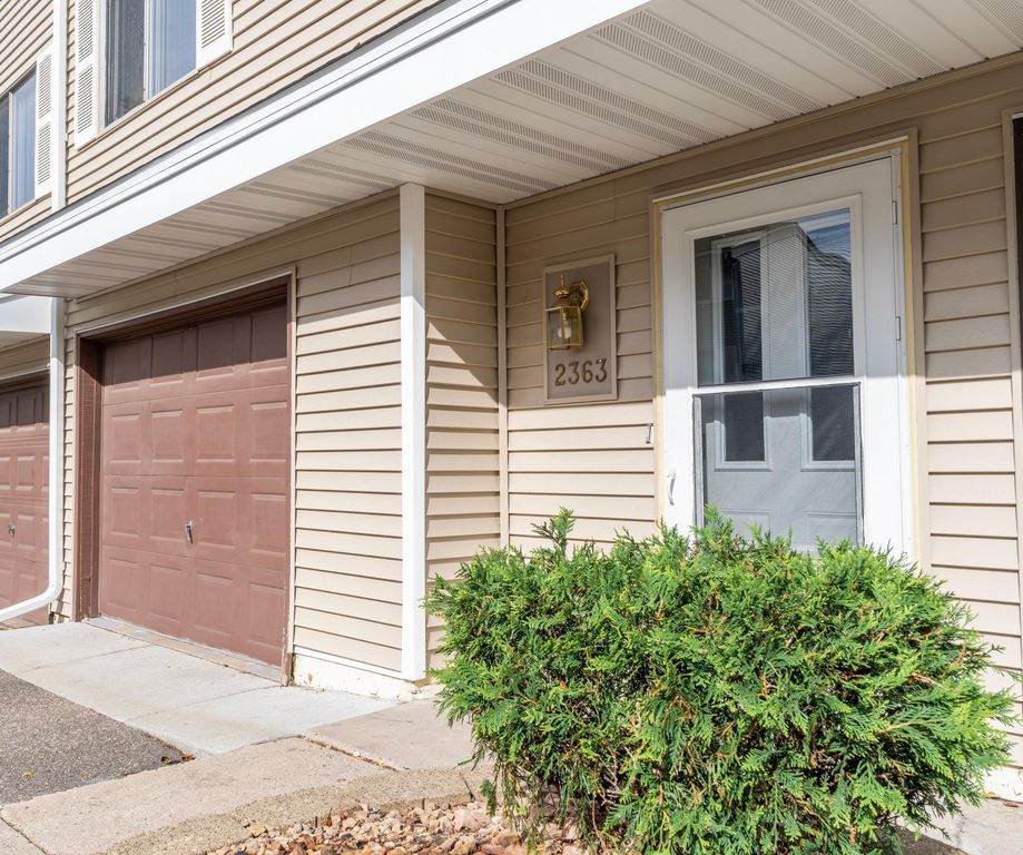 2363 Dorland Lane E, Maplewood, MN 55119
