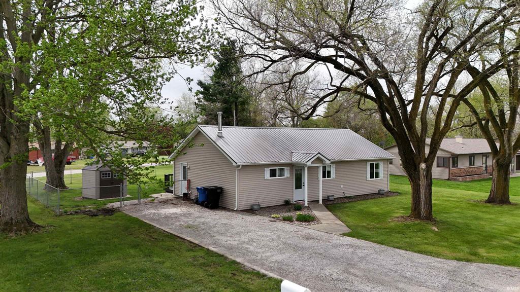 809 W Anderson Road, Churubusco, IN 46723