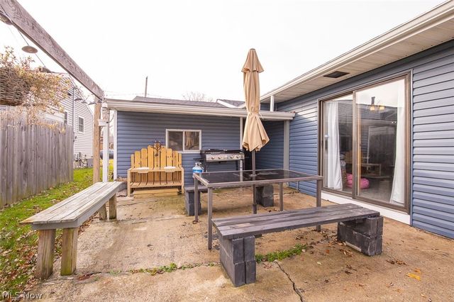 926 Sherwood Drive, Elyria, OH 44035