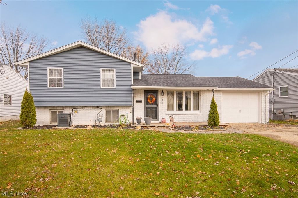 926 Sherwood Drive, Elyria, OH 44035