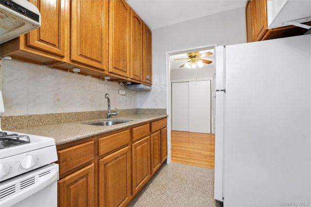 138-18 28th Road 2F, Flushing, NY 11354