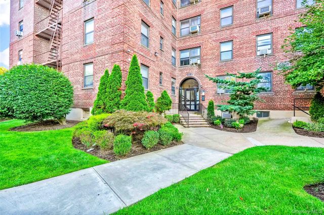 138-18 28th Road 2F, Flushing, NY 11354