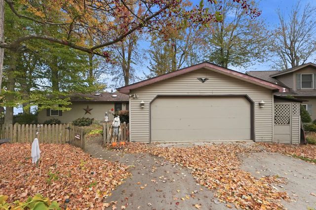 980 Lane 201 Ball Lake, Hamilton, IN 46742