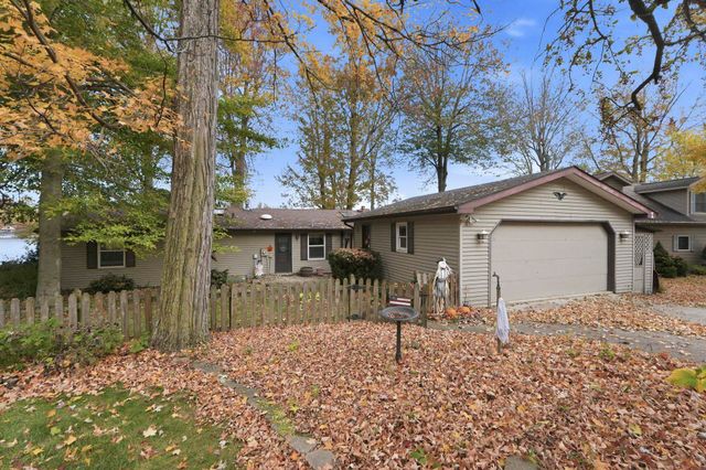 980 Lane 201 Ball Lake, Hamilton, IN 46742