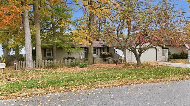 980 Lane 201 Ball Lake, Hamilton, IN 46742