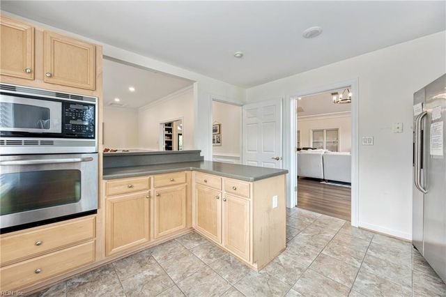 301 Cathedral ST, Smithfield, VA 23430