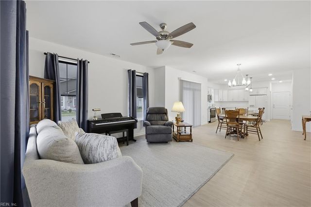 301 Cathedral ST, Smithfield, VA 23430
