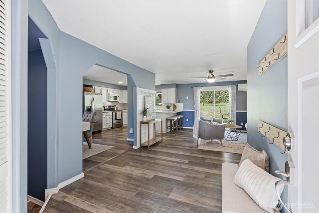 1586 Poplar Lane, Camano Island, WA 98282