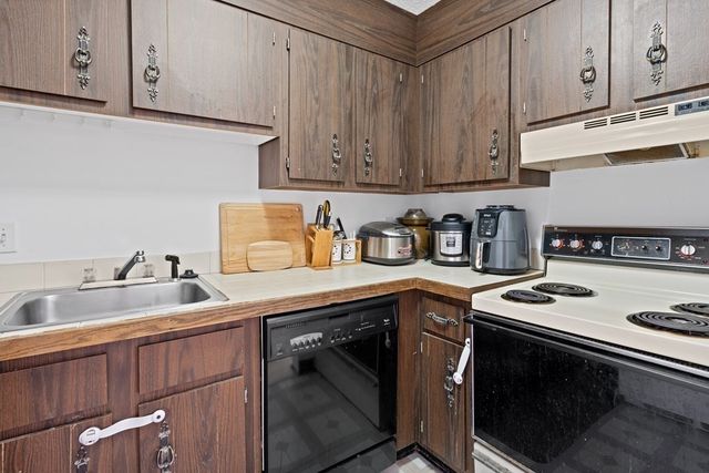 1186 Worcester Rd 220, Framingham, MA 01702