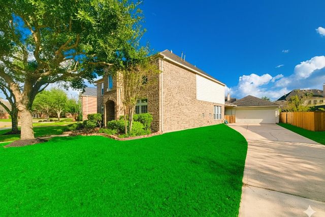 2309 Echo Harbor Drive, Pearland, TX 77584