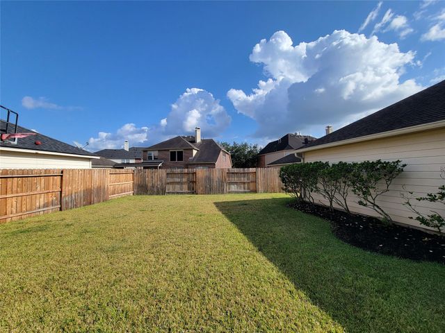 2309 Echo Harbor Drive, Pearland, TX 77584