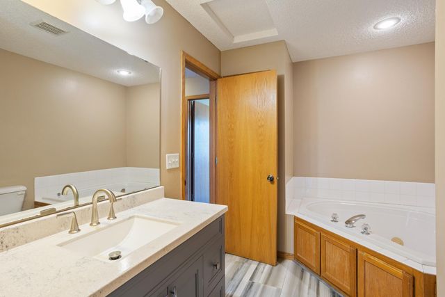 1200 Willow Trail, Farmington, MN 55024