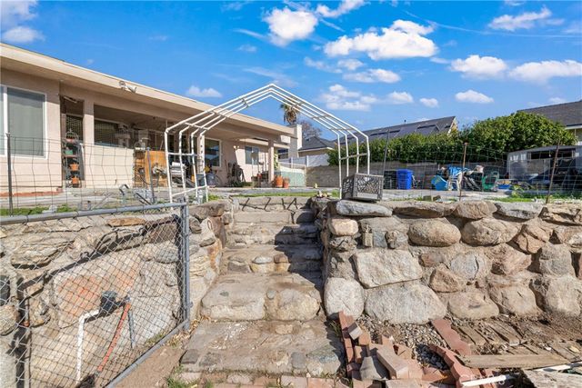 1607 Echo Drive, San Bernardino, CA 92404