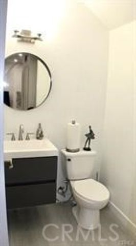 21015 Gresham, Canoga Park, CA 91304