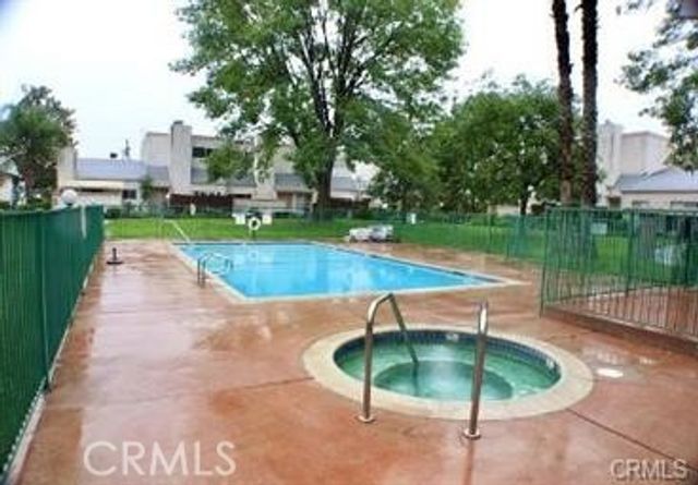 21015 Gresham, Canoga Park, CA 91304