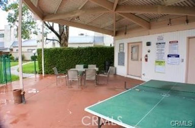 21015 Gresham, Canoga Park, CA 91304