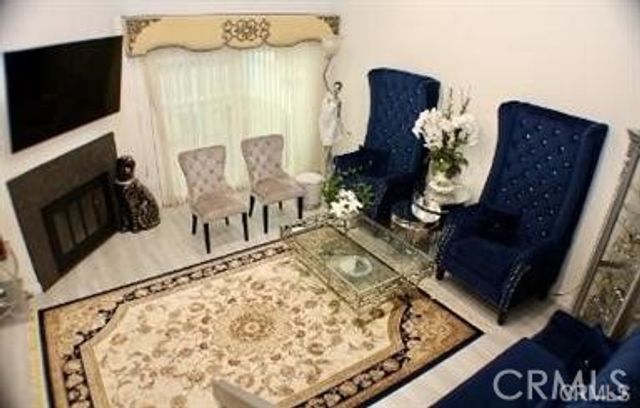21015 Gresham, Canoga Park, CA 91304