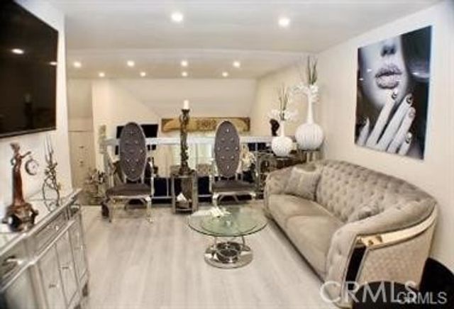 21015 Gresham, Canoga Park, CA 91304